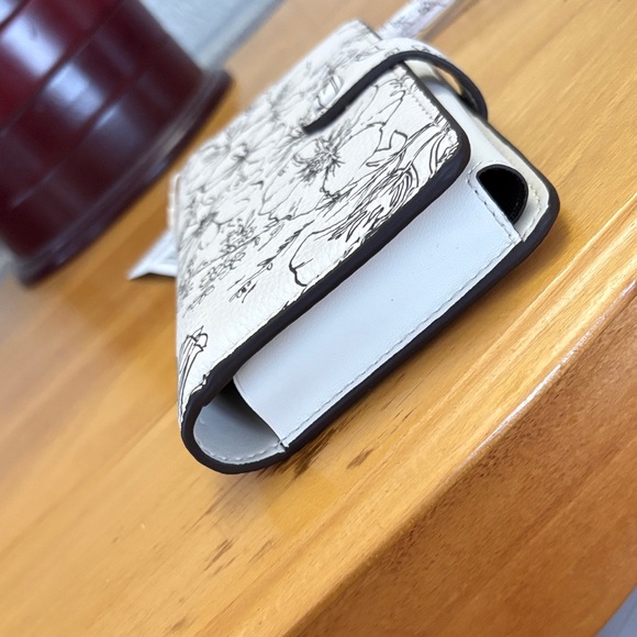 NEW Vera Bradley Black & White Leather Phone Wristlet Wallet Bloom Cottage Cream - Picture 7 of 14